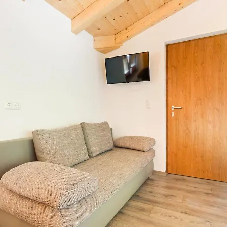 Apartment In With Terrace Hollersbach im Pinzgau